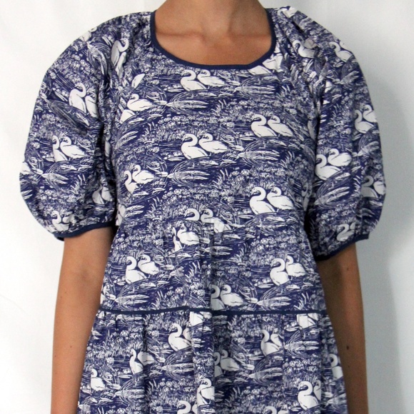 Swan Dress - Picture 1 of 3